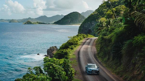 la location de voiture en Guadeloupe est une solution pleine d'avantages pour découvrir certains des festivals et événements les plus réussis de la région